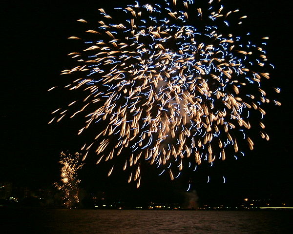 600px-More_fireworks_in_perth